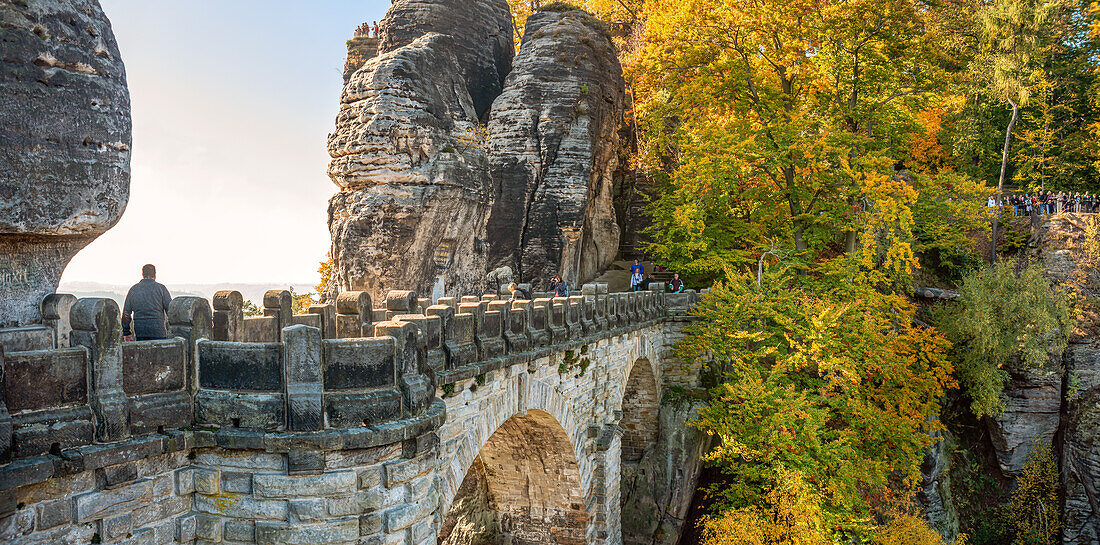 Bastei-Felsenbrücke im Herbst, Sächsische Schweiz, Sachsen, Deutschland
