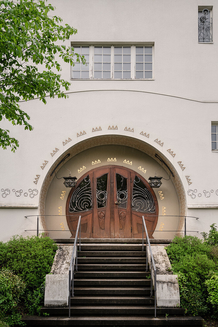 rundes Einganzgsportal zum "Großes Haus Glückert" in der Künstlerkolonie, UNESCO Weltkulturerbe "Mathildenhöhe Darmstadt", Darmstadt, Hessen, Deutschland