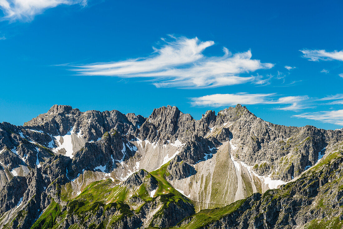 Mountain panorama from Fellhorn, 2038m, to Schüsser, 2259m, Hochgehrenspitze, 2251m and Walser Hammerspitze, 2170m, Allgäu, Bavaria, Germany, Europe