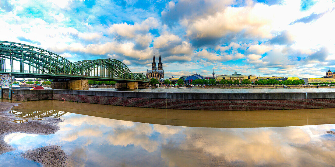 Hohenzollern Bridge, Cologne Cathedral, Central Station and Musical Dome, Cologne, North Rhine-Westphalia, Germany, Europe