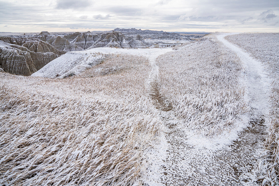 Winterszene in den Badlands, Badlands National Park, South Dakota, Vereinigte Staaten von Amerika, Nordamerika