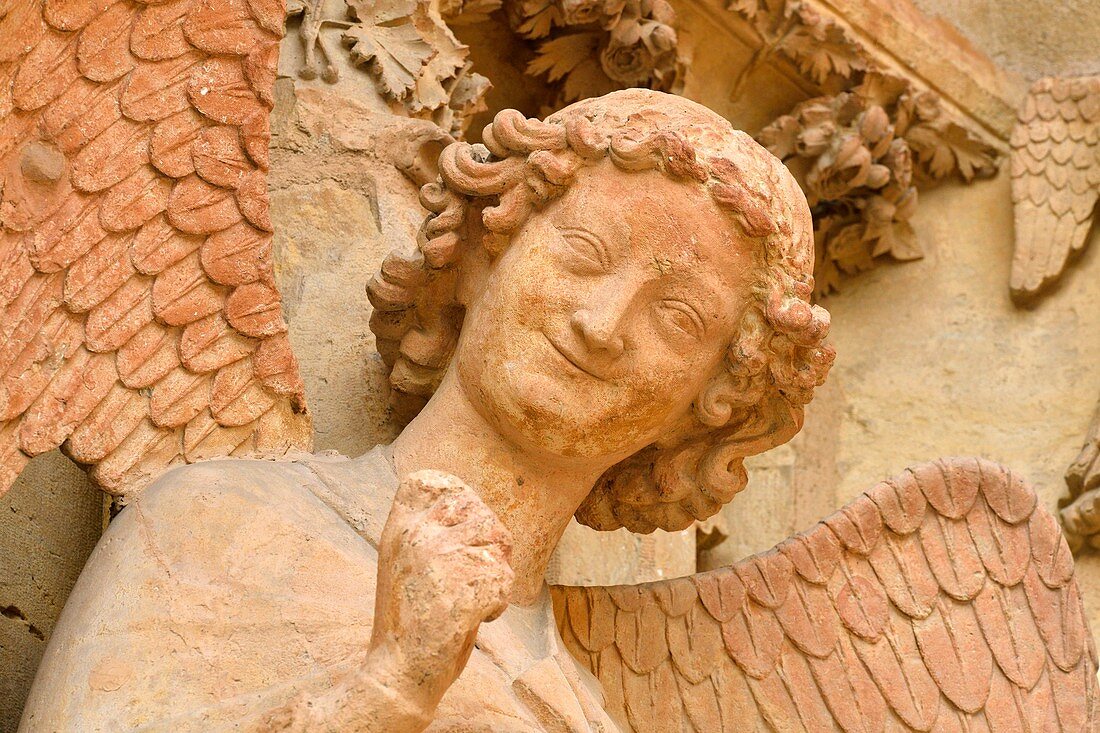 Frankreich, Marne, Reims, Kathedrale Notre Dame, Portal, Detail einer Skulptur, die den Engel mit dem Lächeln an der Westfront darstellt