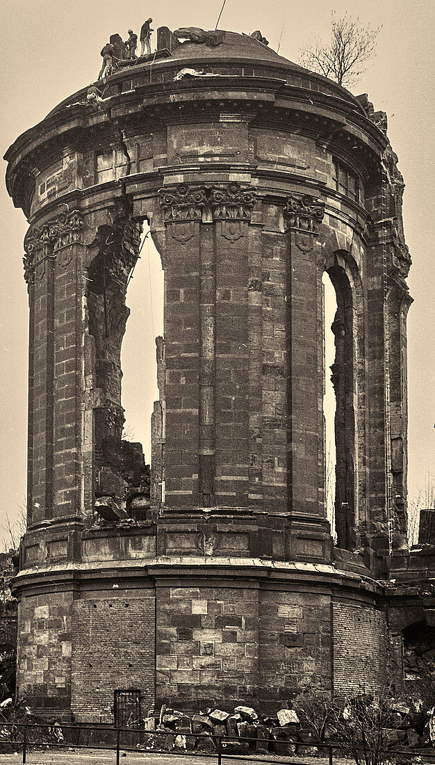 Dresden 1986, eh. DDR, Ruine der Frauenkirche, Blick von außen auf die Westmauer