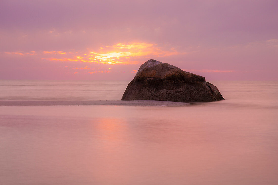 USA, Massachusetts, Cape Cod, Orleans, Sonnenuntergang am Rock Harbor Beach