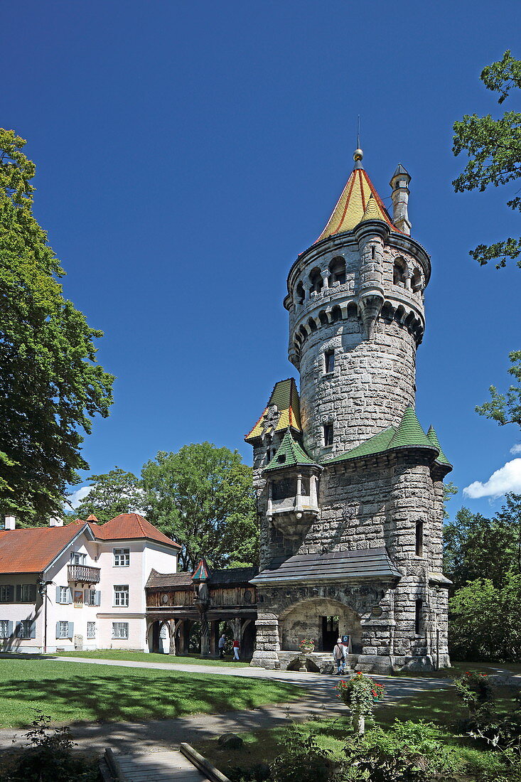 Der Mutterturm im Herkomer Park am Ufer des Lechs in Landsberg am Lech, Oberbayern, Bayern, Deutschland