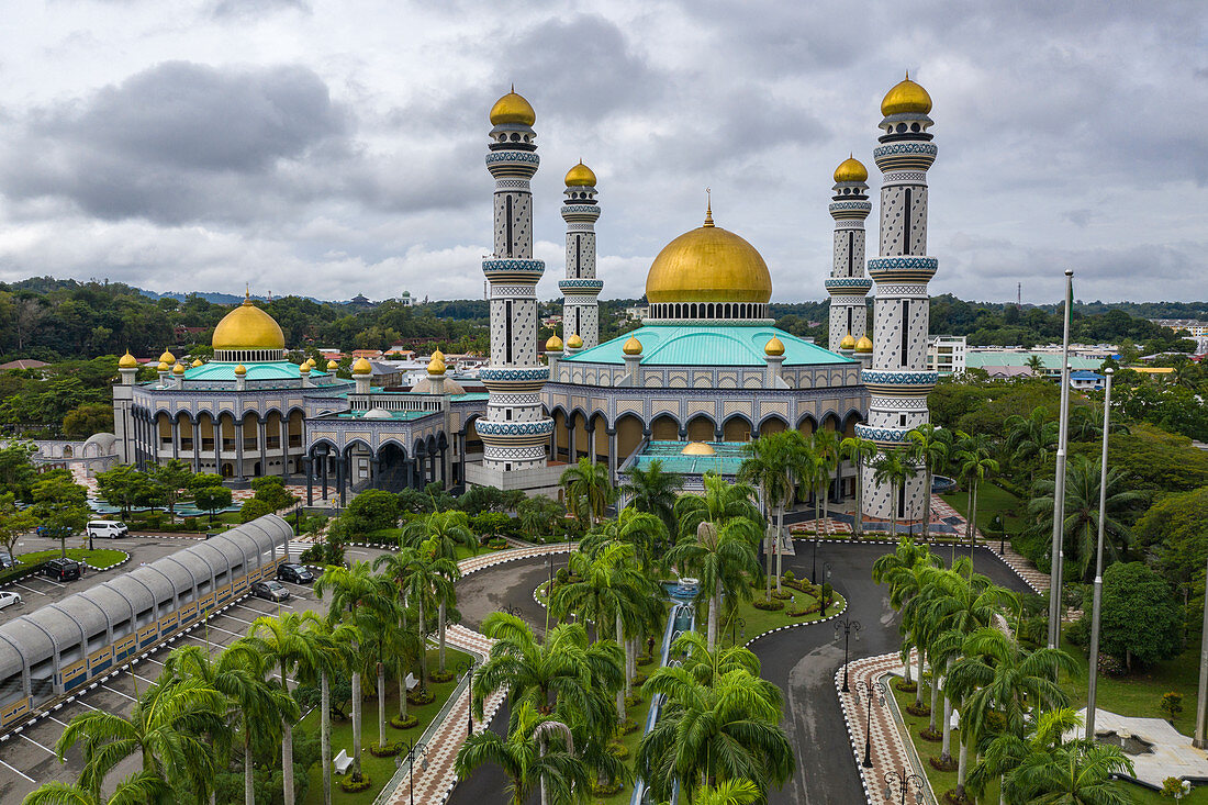 Luftaufnahme der Jame'Asr Hassan Bolkia Moschee, Gadong B, Bandar Seri Begawan, Brunei-Muara District, Brunei, Asien