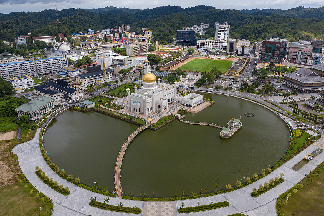Aerial of parkland, Royal Barge, Omar Ali Saifuddien Mosque and downtown, Sungai Kedayan, Bandar Seri Begawan, Brunei-Muara District, Brunei, Asia
