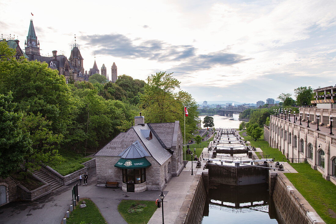 Blick auf die Rideau-Schleusen am Rideau-Kanal, Ottawa, Ontario, Kanada, Nordamerika