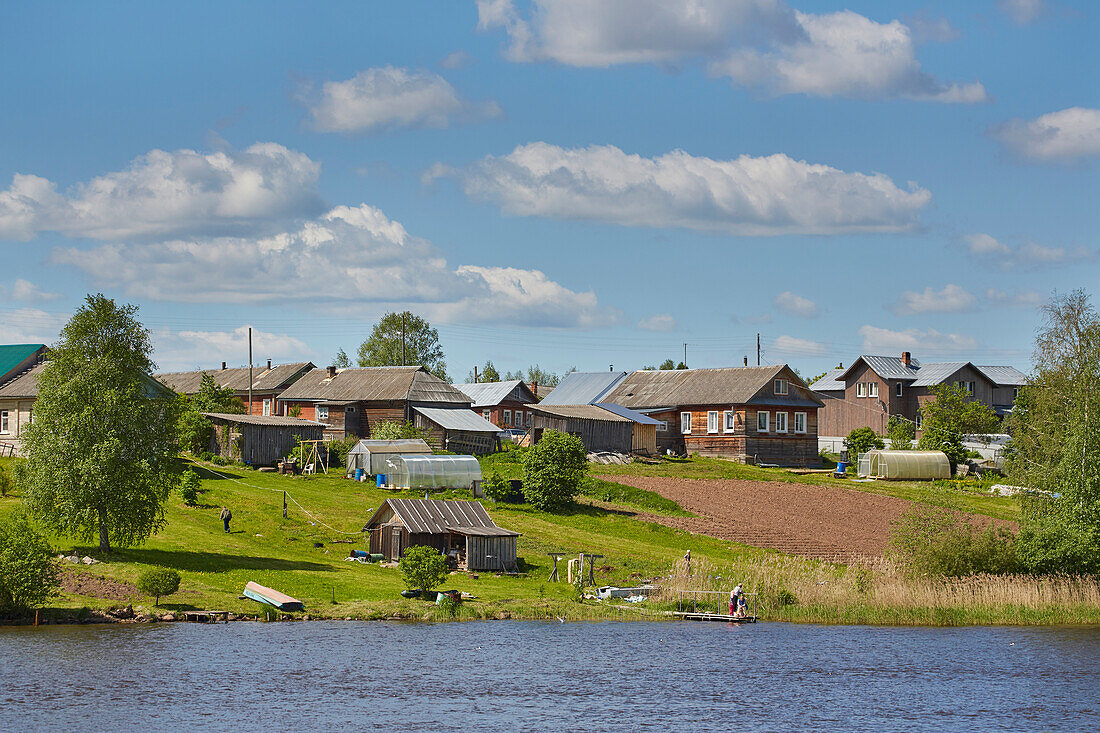 Dorf bei Kuzino an der Scheksna, Kusino, Wolga-Ostsee-Kanal, Oblast Wologda, Russland, Europa