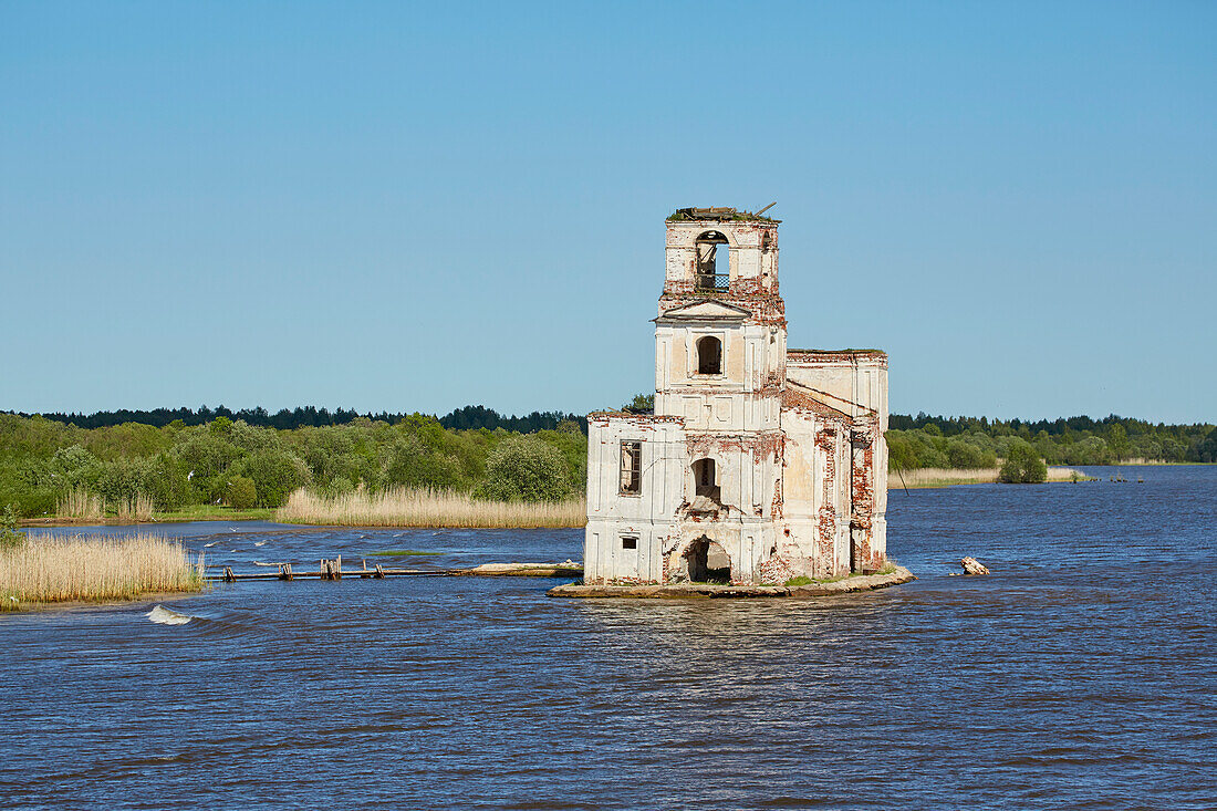 Sunken Church (Nativity of Christ Church) at the entrance to the White Lake, Béloje Ózero, Volga-Baltic Sea Canal, Belozerskij District, Vologda Oblast, Vologda Oblast, Russia, Europe