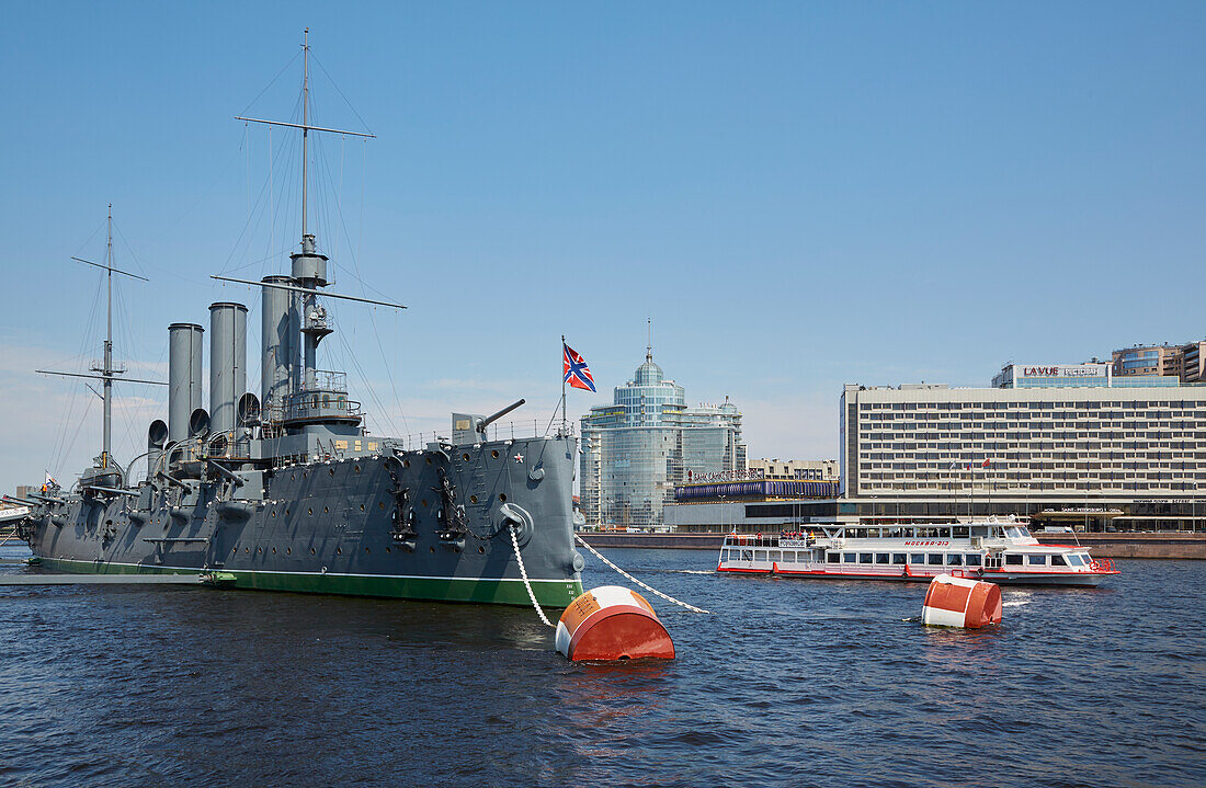 Panzerdeckkreuzer Aurora am Petrovskij Ufer in St. Petersburg, Panzerkreuzer Aurora, Petrovskaja nab., Große Newa, Newa, Nevka, Russland, Europa