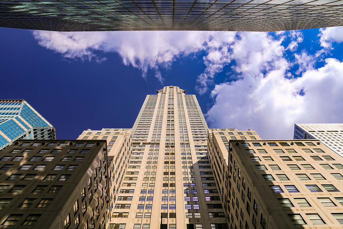 Das Chrysler Building in Manhattan sticht durch seine Architektur heraus, New York City, USA
