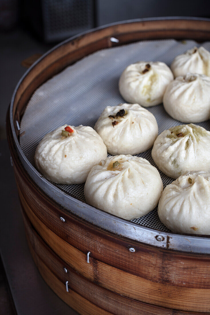 Gedämpfte Teigtaschen (Jiaozi, Dumplings), Chengdu, Sichuan Provinz, China, Asien