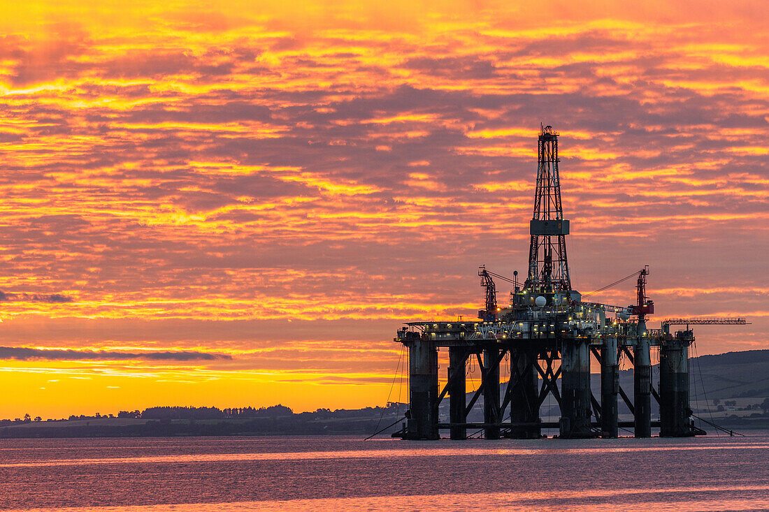 Öl-Bohrinseln, Drilling Plattformen in der Wartung, Cromarty Firth, Schottland UK
