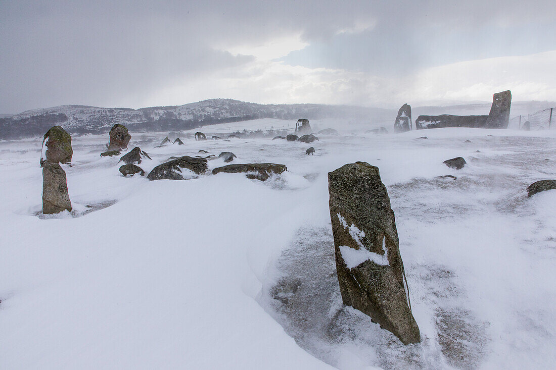 Prähistorischer Tomnaverie Steinkreis im Schnee bei Tarland, Aberdeenshire, Schottland, UK