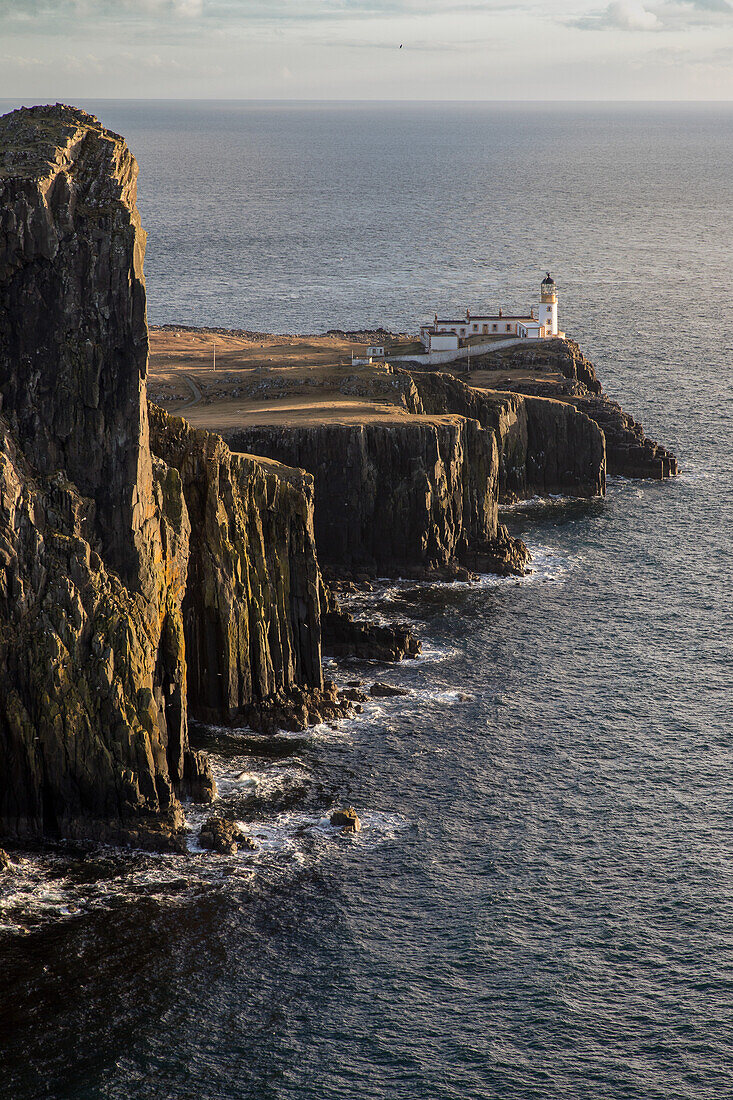 Neist Point, Klippen und Leuchtturm, Landzunge, Isle of Skye, Schottland UK