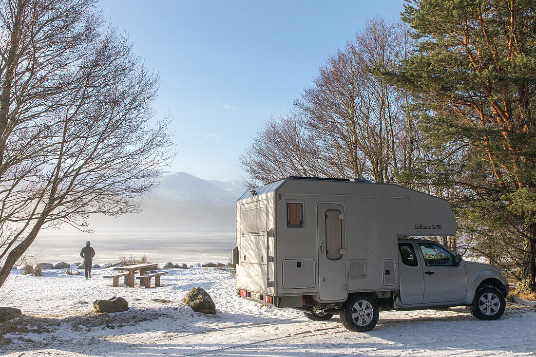 Camper, Wohnmobil, Bimobil, Stellplatz für die Nacht, Cairngorms, Highlands, Schottland, UK