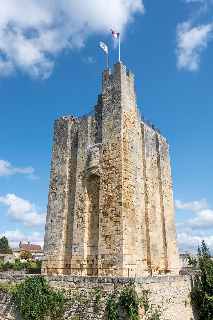 Wehrturm in der Weinstadt Saint Emilion, Unesco-Welterbe, Frankreich