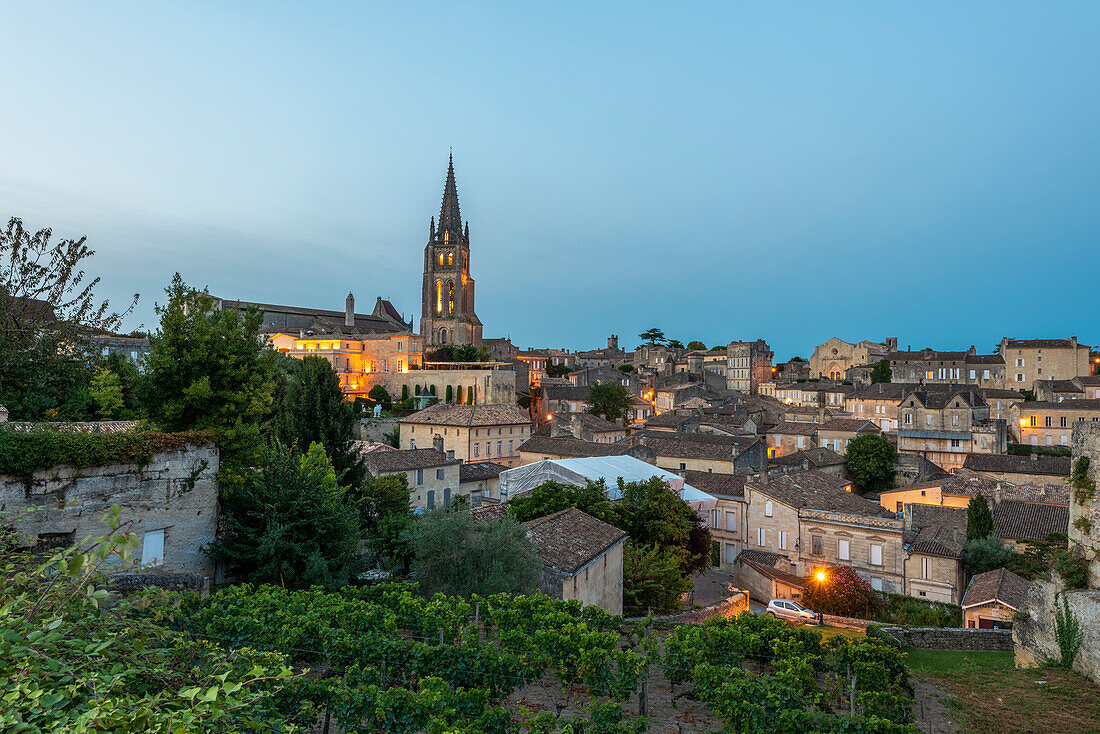 Altstadt von Saint Emilion, Felsenkirche, Unesco-Welterbe, Nouvelle-Aquitaine, Frankreich