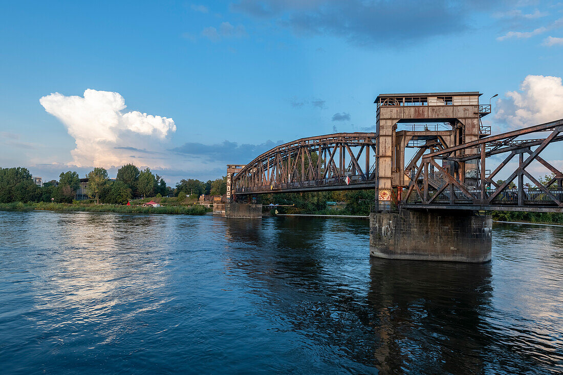 Historische Hubbrücke, ehemalige Eisenbahnbrücke, Magdeburg, Sachsen-Anhalt, Deutschland