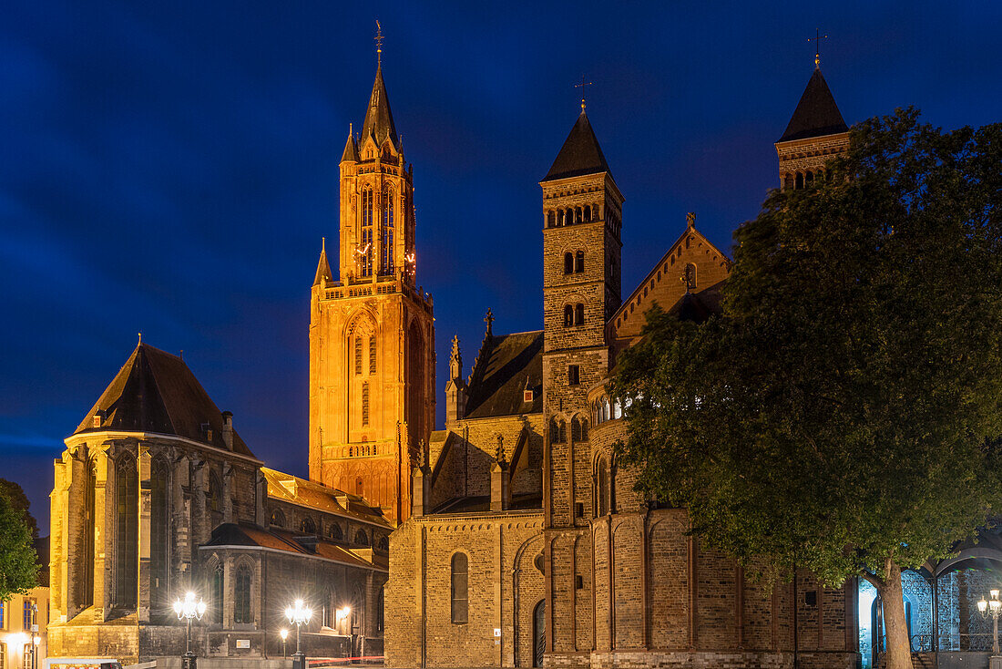 Sint-Jans-Kirche und Saint Servatius-Basilika am Vrijthof-Platz, Maastricht, Niederlande
