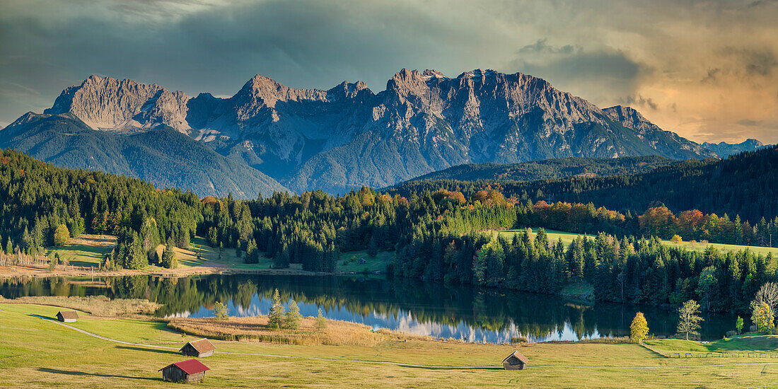 Geroldsee, dahinter das Karwendelgebirge, Werdenfelser Land, Oberbayern, Bayern, Deutschland, Europa