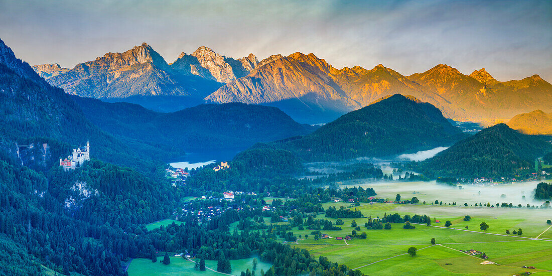 Schloss Neuschwanstein, Hohenschwangau bei Füssen, Ostallgäu, Allgäu, Bayern, Deutschland, Europa