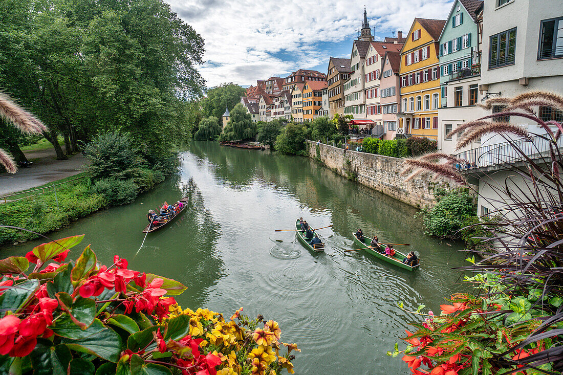 Punting on the Neckar, view from the Eberharsbruecke, Tuebingen, old town facades, Baden-Wuerttemberg, Germany, Europe