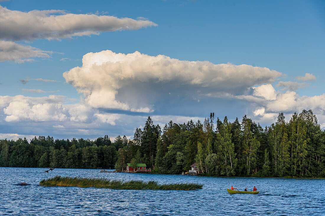 Blick auf Tuusulan See. Die Werkstatt des nationalromantischen Malers Pekka Halonen am Ufer des Tuusula-Sees gebaut. Helsinki, Finnland