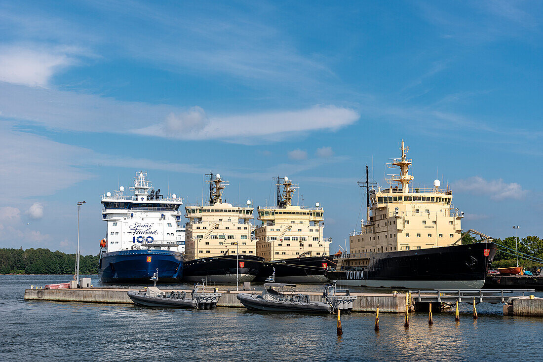 Eisbrecher im Hafen, Helsinki, Finnland