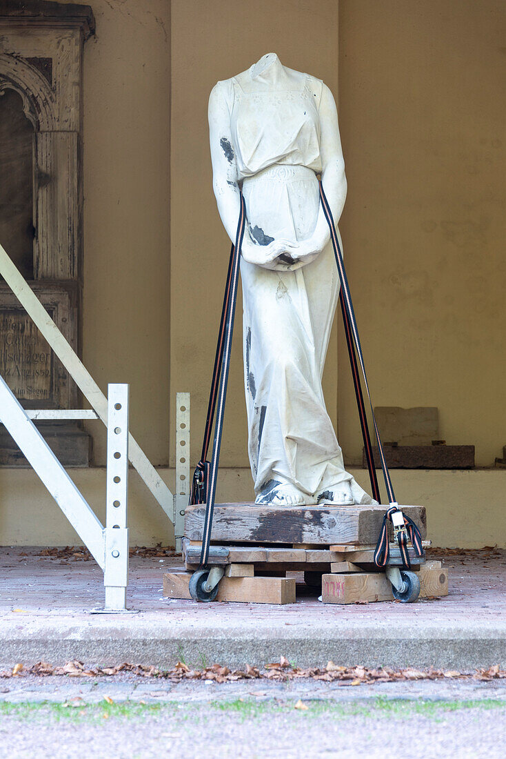 Headless woman statue, Stadtgottesacker, cemetery, Saalestadt Halle, Saxony-Anhalt, Germany