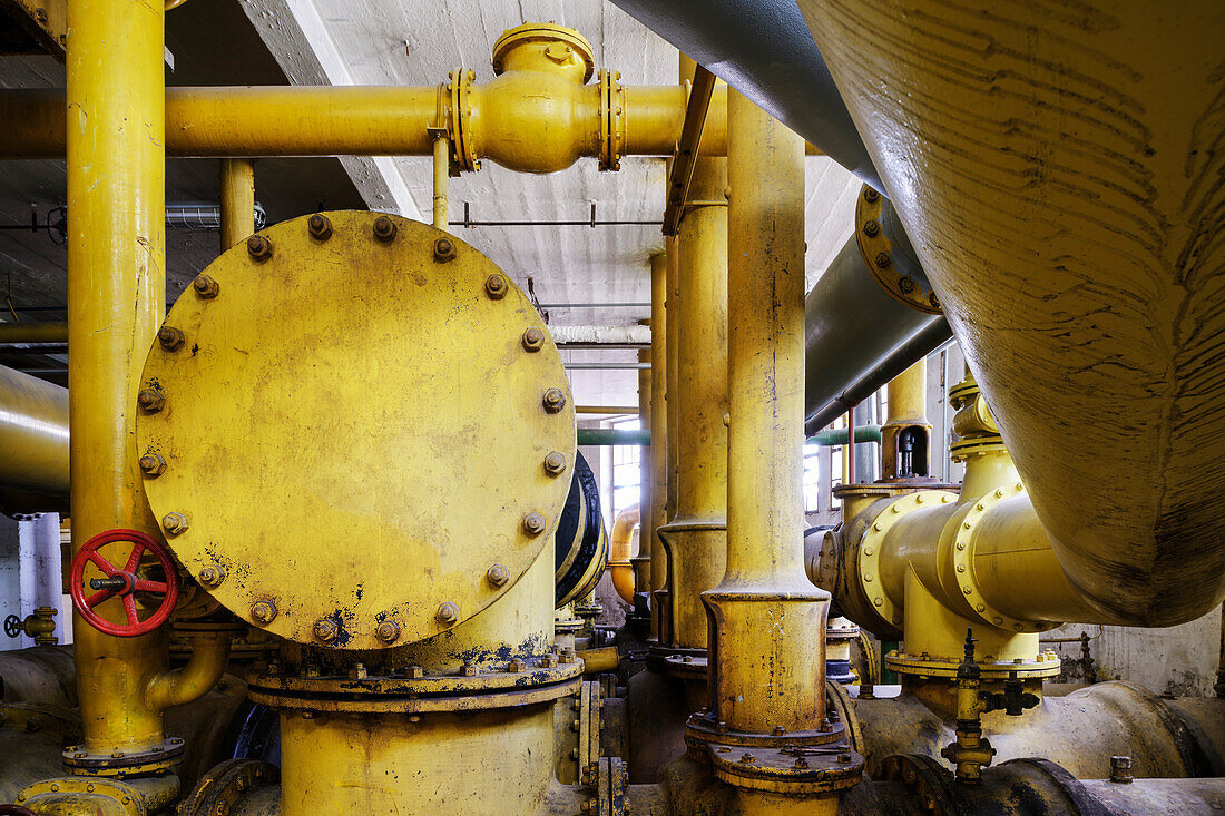 Gasleitungen im Apparatehaus, Altes Gaswerk, Augsburg, Schwaben, Bayern, Deutschland