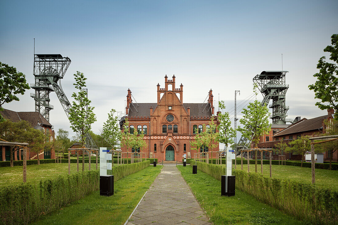 Verwaltungsgebäude und Fördertürme, Industriemuseum Zeche Zollern, Bövinghausen, Dortmund, Nordrhein-Westfalen, Deutschland