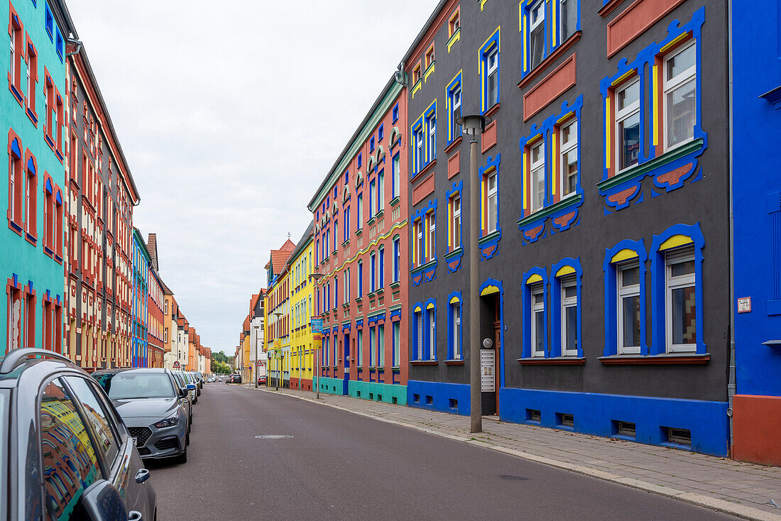 Colorful house facades in Otto-Richter-Strasse, designed according to plans by Carl Krayl in 1920, Neues Bauen, Magdeburg, Saxony-Anhalt, Germany