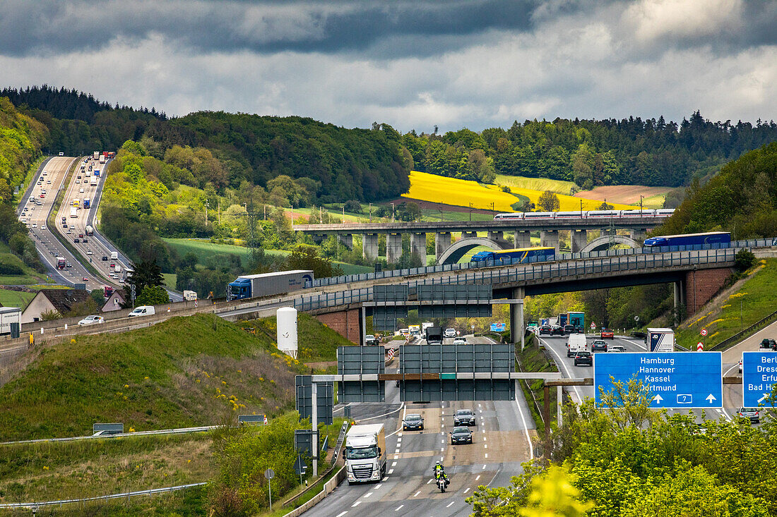 Autobahnkreuz Kirchheimer Dreieck, A4 und A7, Bad Hersfeld, ICE-Strecke, Landschaft, Deutsche Autobahn