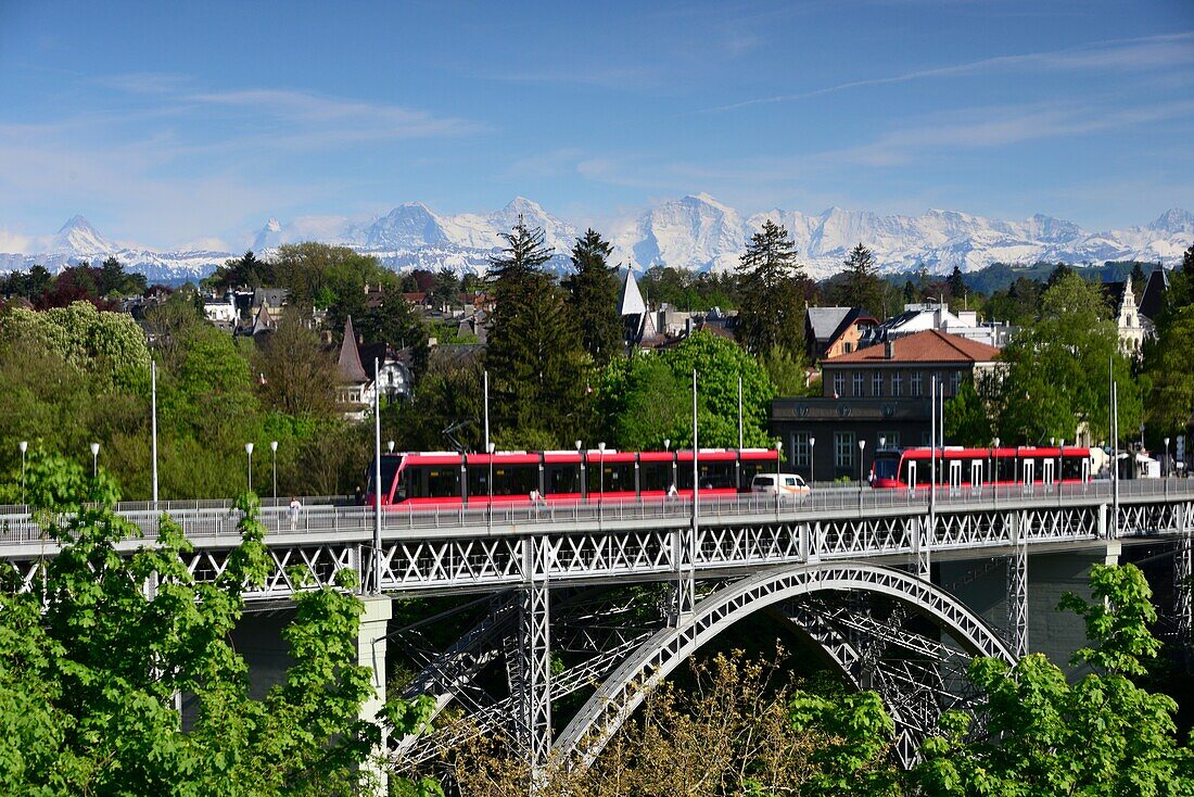View with the Kirchenfeldbrücke on the Jungfrau massif, the Mönch and the Jungfrau, Bern, Switzerland