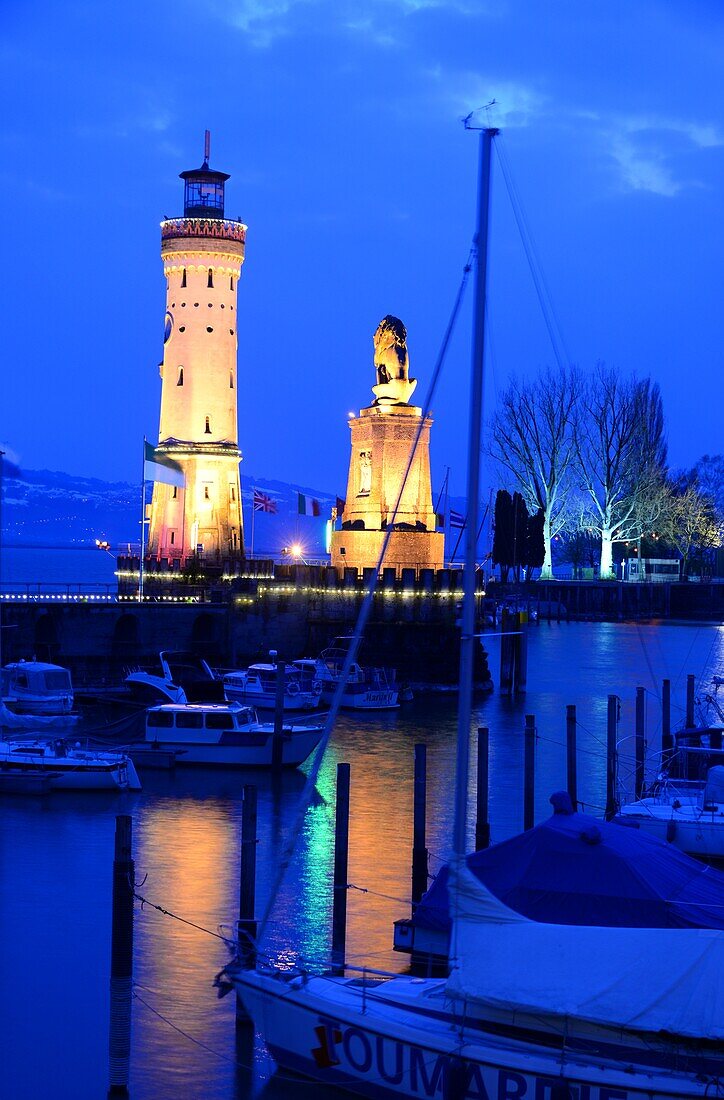 Am Hafen der Insel Lindau am Bodensee, Bayern, Deutschland