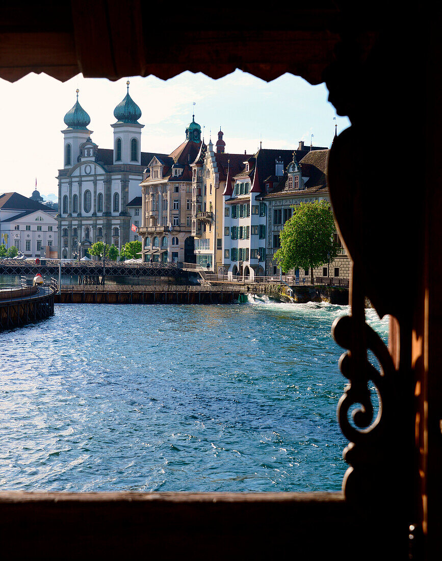 An der Spreuerbrücke mit Jesuitenkirche, Luzern, Schweiz