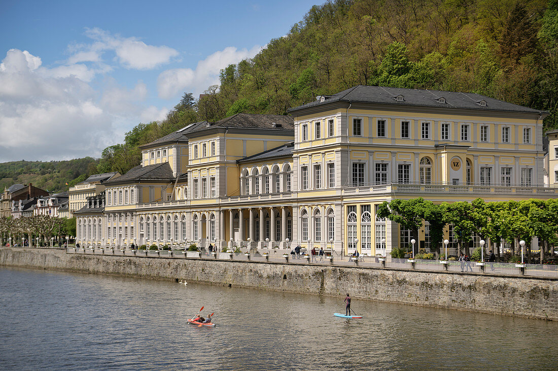 Stand-up paddler (SUP) on the Lahn in front of the casino in Bad Ems, UNESCO World Heritage Site 'Major Spa Towns of Europe', Rhineland-Palatinate, Germany
