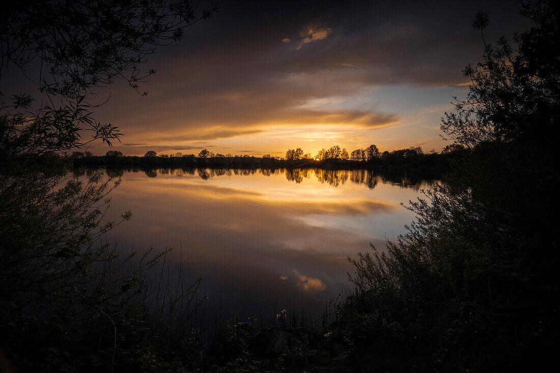 Sonnenuntergang am Accumer See, Schortens, Friesland, Niedersachsen, Deutschland, Europa