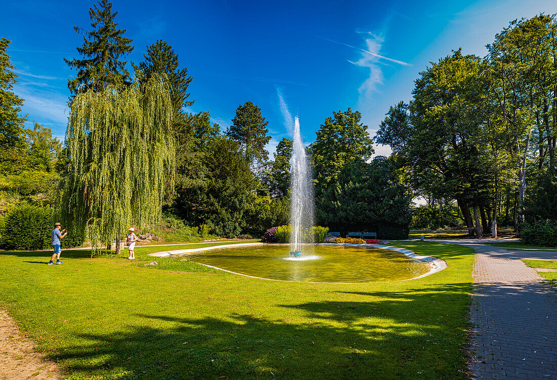 Springbrunnen im Stadtpark Forchheim, Bayern, Deutschland