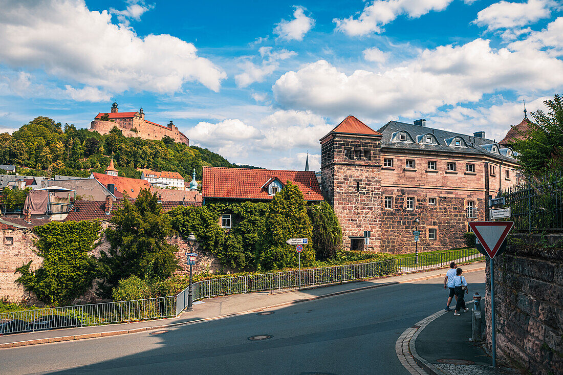 Schießgraben mit Sicht auf Plassenburg in Kulmbach, Bayern, Deutschland