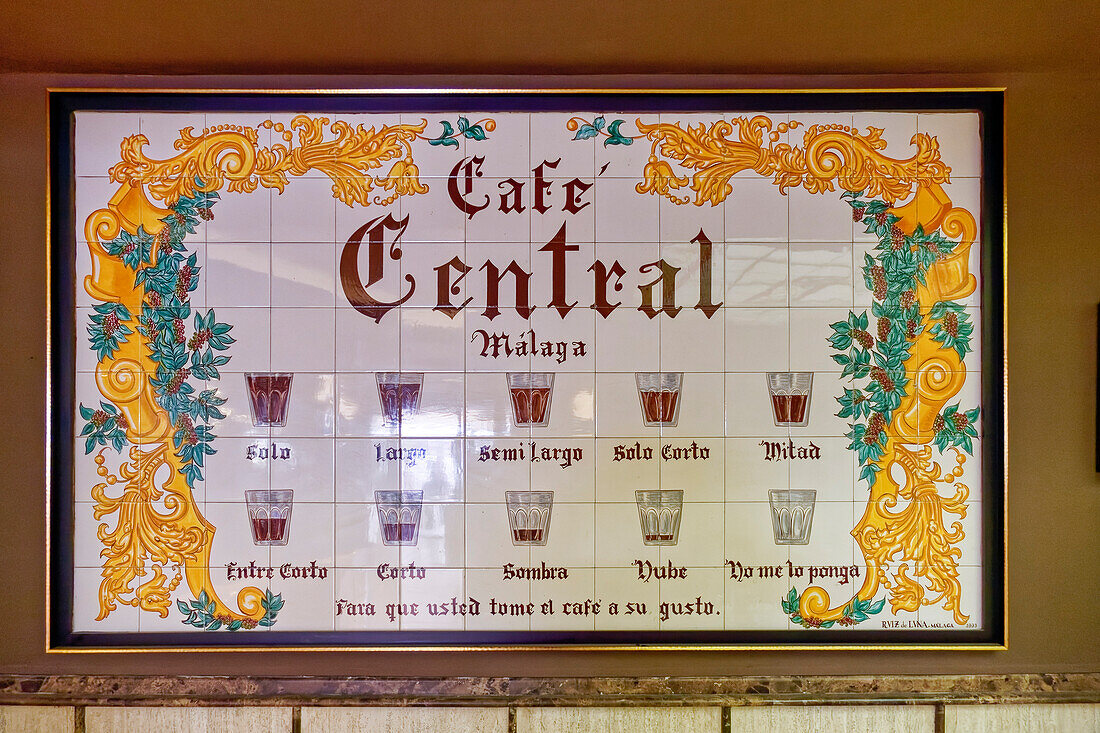 Kaffee Variationen im Café Central, Solo, Largo, Malaga, Costa del Sol, Provinz Malaga, Andalusien, Spanien, Europa
