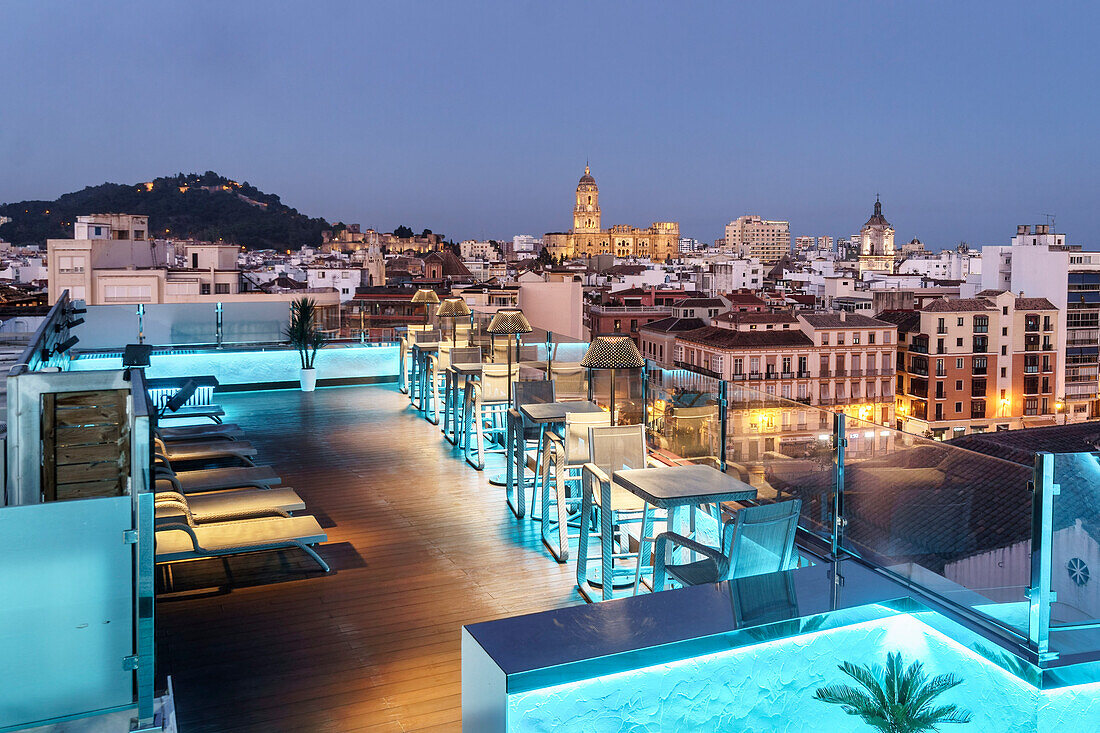 Hotel Dachterasse, Blick auf die Altstadt von Malaga, Costa del Sol, Provinz Malaga, Andalusien, Spanien, Europa