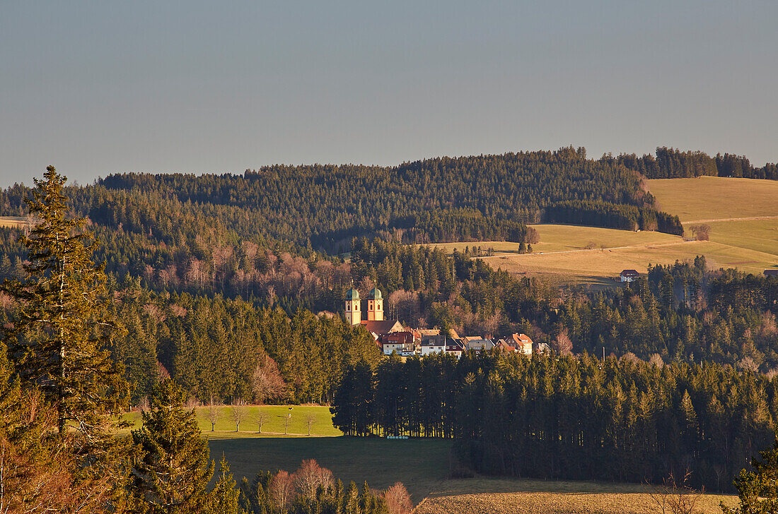 Blick von St. Peter nach St. Märgen, Naturpark Südschwarzwald, Südlicher Schwarzwald, Schwarzwald, Baden-Württemberg, Deutschland, Europa