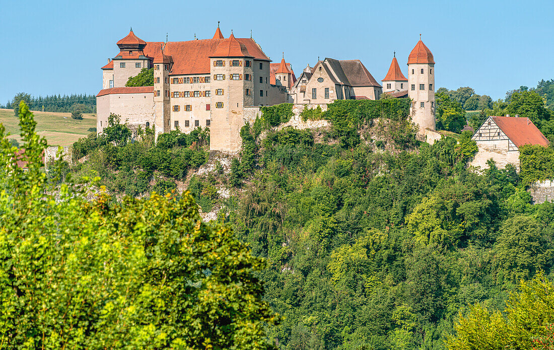 Aussicht auf Burg Harburg im Sommer, Schwaben, Bayern, Deutschland