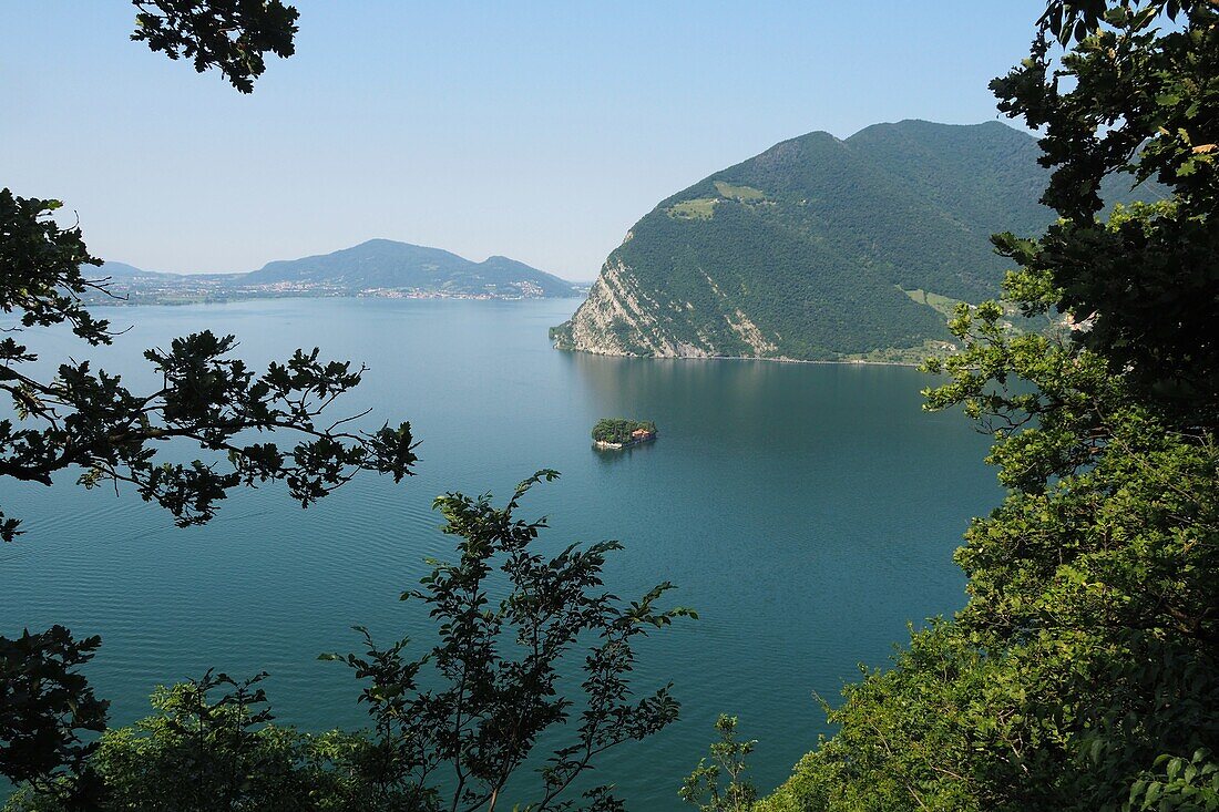 Blick vom Berg auf der Monte Isola, Iseosee, Lombardei, Italien