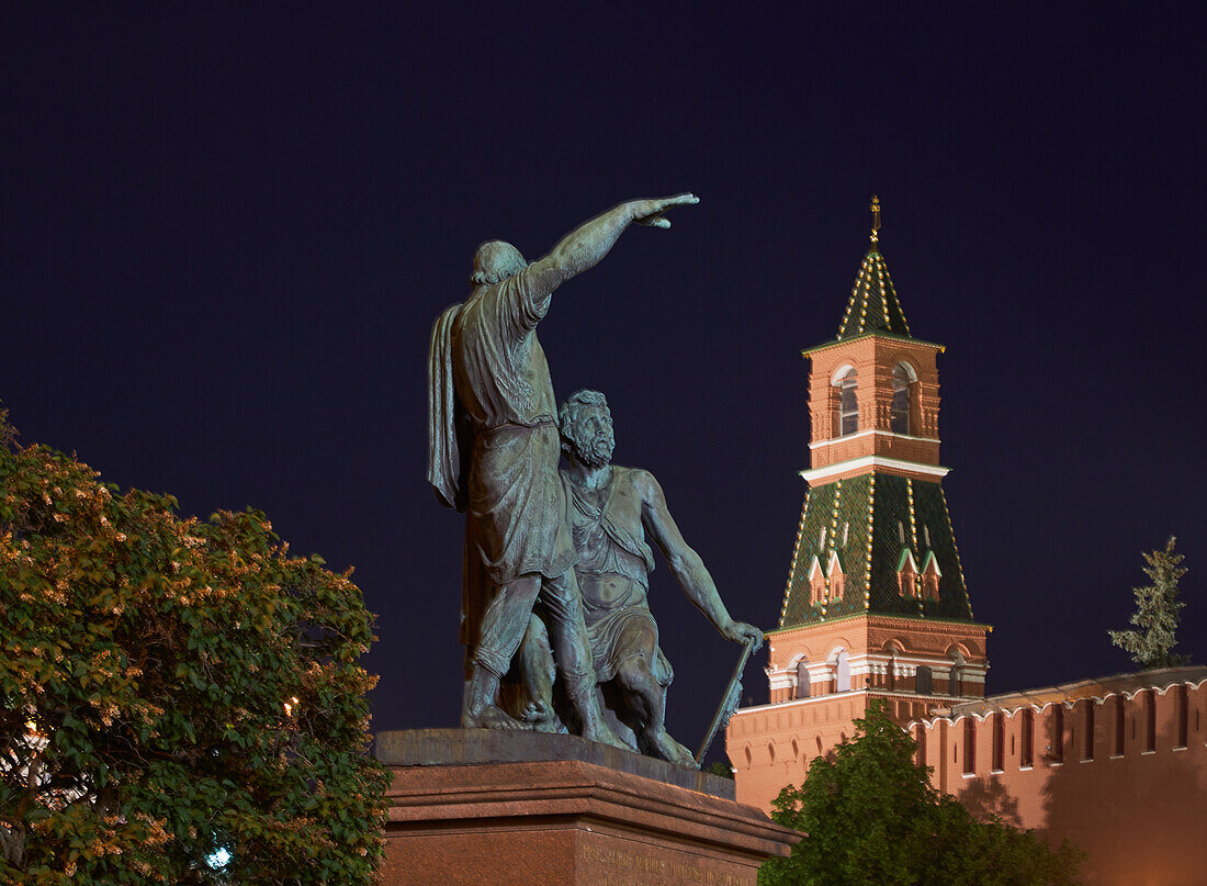 Moskau, Denkmal der Nationalheiligen Minin und Posharskij vor der Basilius-Kathedrale und Kreml, Moskva, Moskau-Wolga-Kanal, Russland, Europa