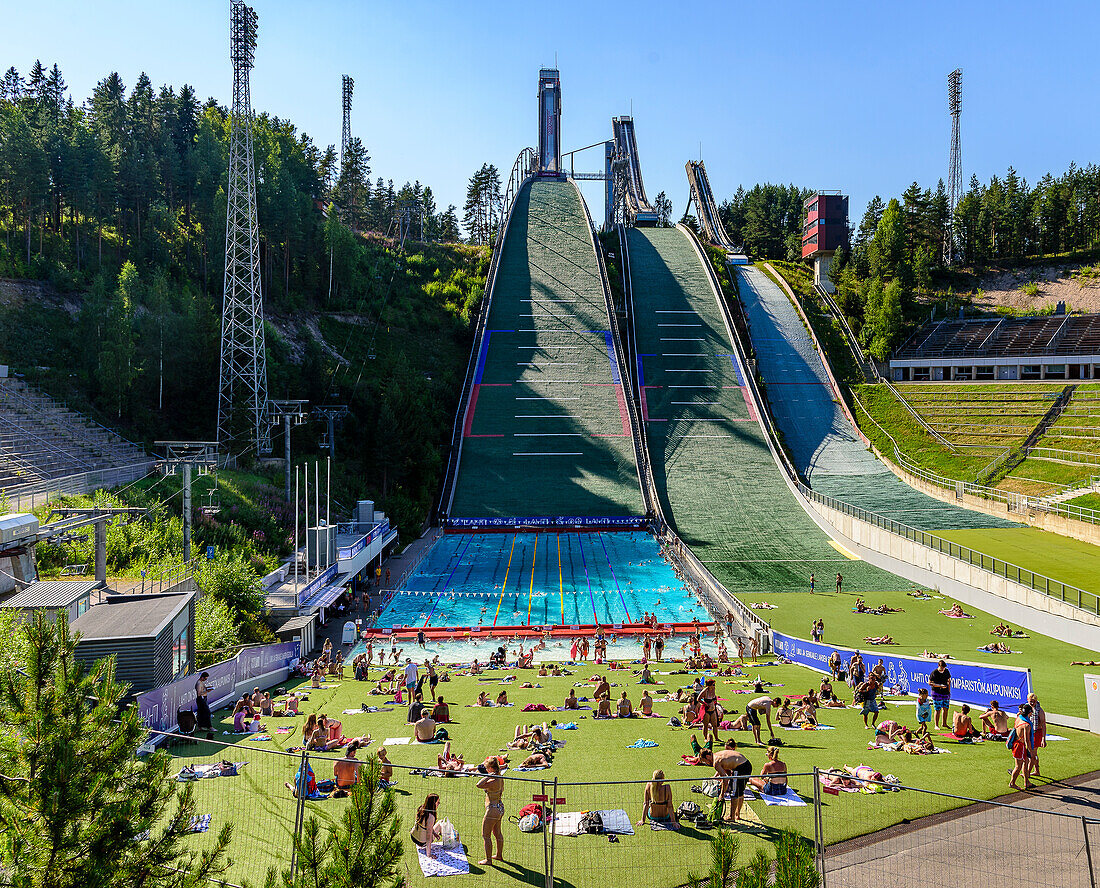 Skisprungschanzen als Sommerfreibad, Lahti, Finnland