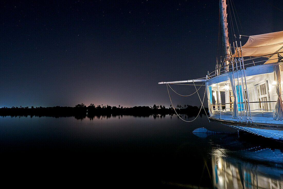Segelboot in der Nacht auf dem Nil, Ägypten
